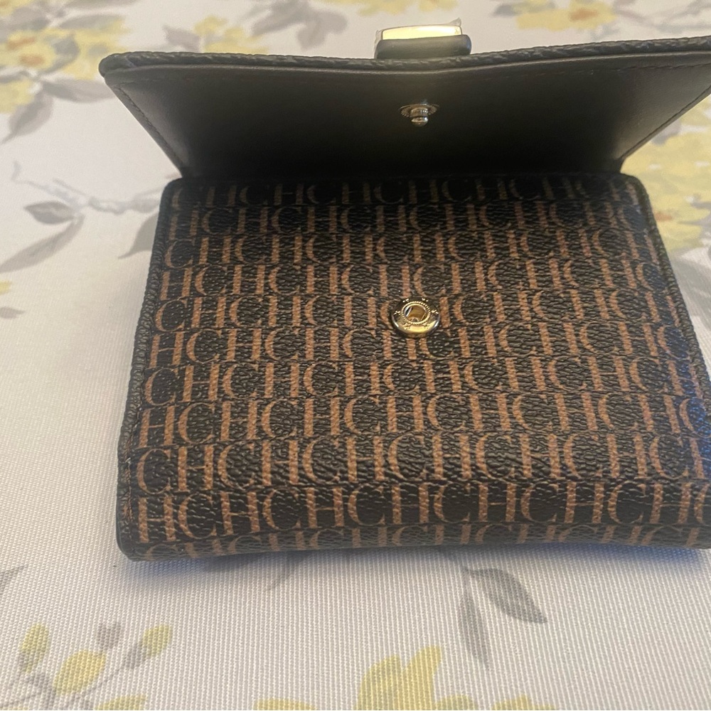 Carolina Herrera ID Wallet – Luxury Designer Card Holder mini travel wallet - Picture 6 of 10